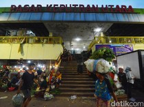 Jelang Ramadan Harga Kebutuhan Bahan Pokok di Pasar Surabaya Merangkak Naik