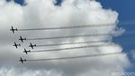 Bikin Merinding, Aksi Jupiter Acrobatic Team di Langit Singapura