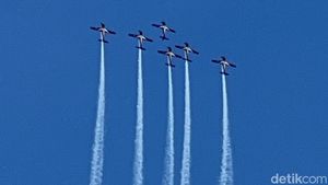 Bikin Merinding, Aksi Jupiter Acrobatic Team di Langit Singapura