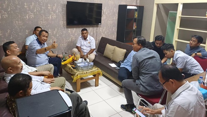 Kader Gerindra datangi KPU Provinsi Jambi.