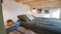 Kamar tidur iniberada di samping dapur dengan pintu geser sebagai pemisah. Kasur yang digunakan adalah kasur modern yang menempel dengan lantai bisa muat dari 2-4 orang di dalamnya. Foto: Kurt CyberGuy Knutsson