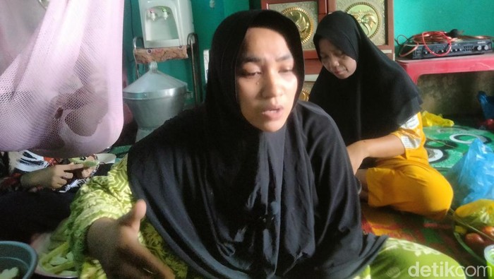 Karmila Marpaung saat ditemui di kediamannya. (Foto: Perdana Ramadhan/detikSumut).