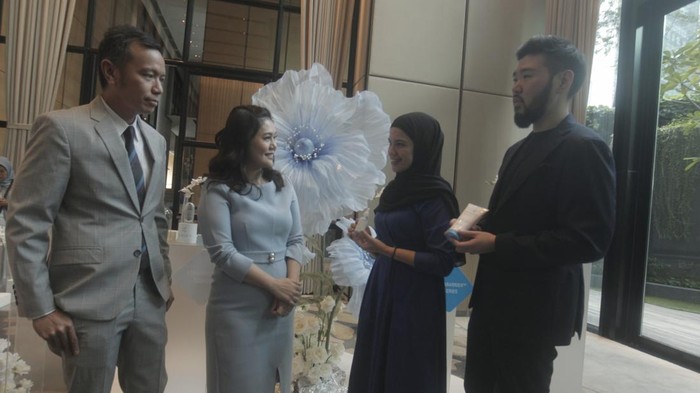 dr. Gloria Novelita, SP.DVE, FINSDV, dr. M. Akbar Wedyadhana, SP.DVE, FINSDV, FAADV dan Olivia Subaya, Product Manager Xtracare saat berdiskusi kesehatan kulit di Jakarta, Selasa (20/2/2024). Menurut para pakar biologi molekuler dalam International Journal of Molecular Sciences, perubahan iklim dapat merusak skin barrier atau lapisan terluar kulit yang menjadi pertahanan pertama tubuh sehingga meningkatkan resiko iritasi dan infeksi kulit.