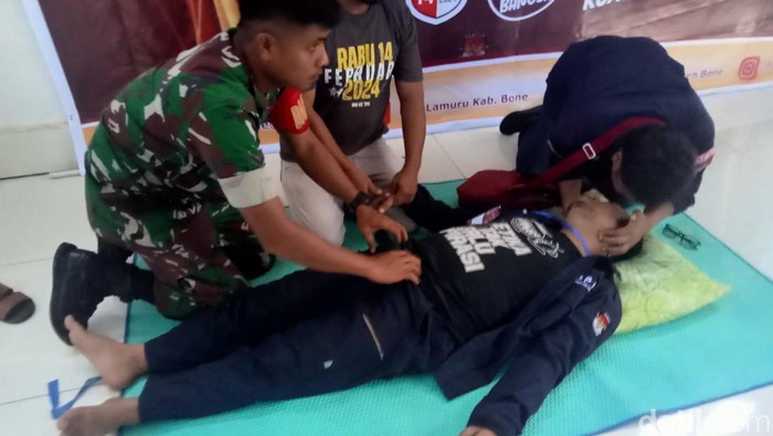 Ketua PPK Kecamatan Lamuru Amil Hamdan pingsan saat memimpin rapat pleno.