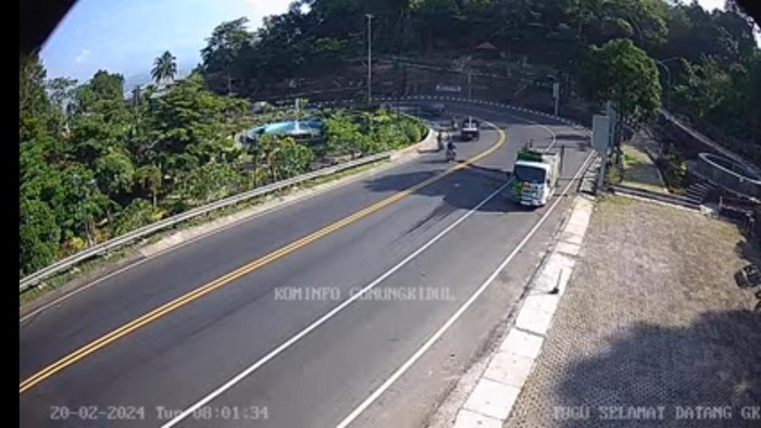 Lalu lintas Jalan Jogja-Wonosari, pada Selasa (20/2/2024) pukul 08.00 WIB.