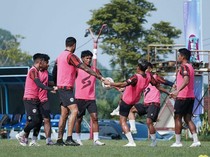 Kalahkan Persija di Liga 1, Arema FC Gelar Recovery di Pantai Kuta