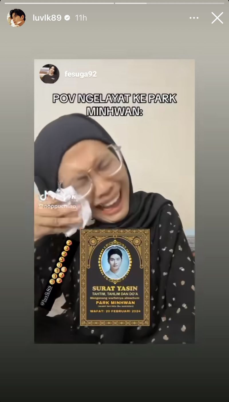 Lee Yi Kyung membagikan ulang editan fotonya jadi buku yasin dari penonton drama Korea Marry My Husband