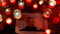 Alexei Navalny, figur populer dari kelompok oposisi yang berseberangan dengan Presiden Rusia Vladimir Putin, meninggal di sebuah penjara di kawasan Arktik, Jumat (16/02) lalu.