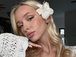 Wanita Ini Masuk Daftar Buronan Rusia karena Berpose Topless Depan Gereja