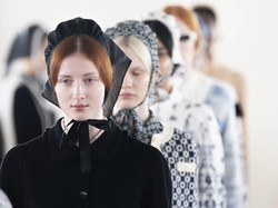 Gaun Tiup Besar yang Curi Perhatian di London Fashion Week