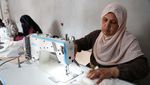 Melihat Pembuatan Popok Bayi di Gaza