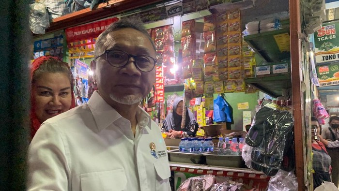 Mendag Zulhas di Pasar Bulu, Semarang, Jawa Tengah, Selasa (20/2/2024).