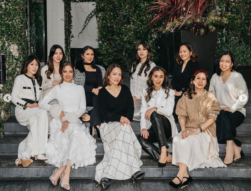 Nia Ramadhani bersama keluarga besar Bakrie Nia Ramadhani bersama keluarga besar Bakrie