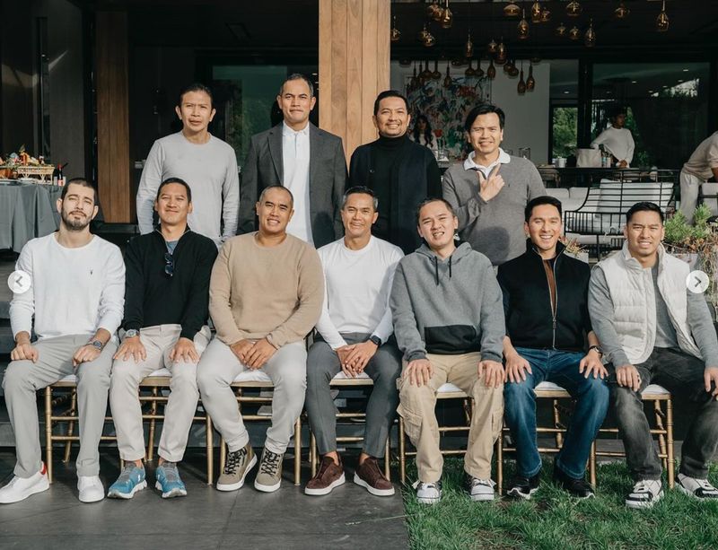 Nia Ramadhani bersama keluarga besar Bakrie Nia Ramadhani bersama keluarga besar Bakrie