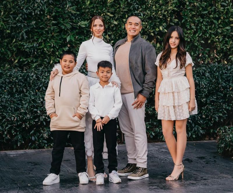 Nia Ramadhani bersama keluarga besar Bakrie Nia Ramadhani bersama keluarga besar Bakrie