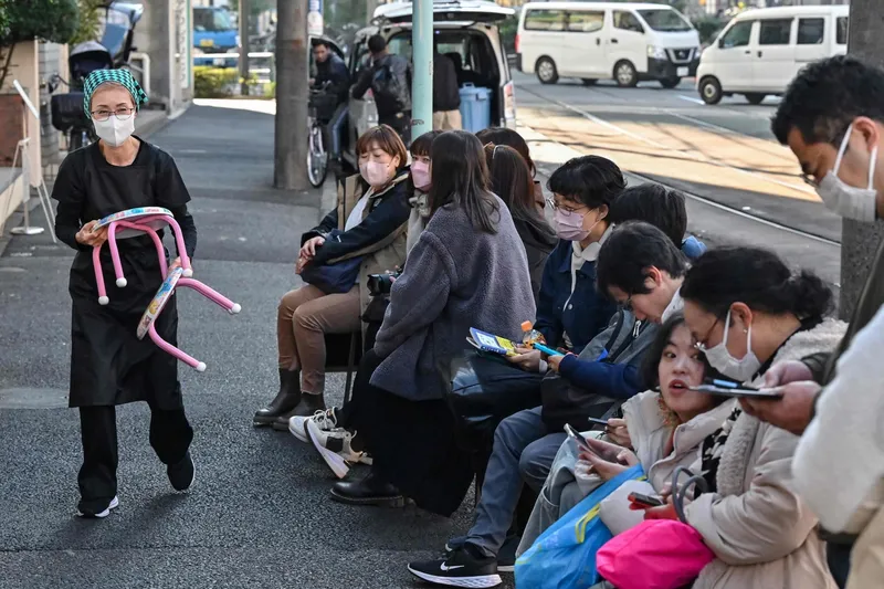 Onigiri lagi ngetren di Jepang, orang rela antri hingga 8 jam!