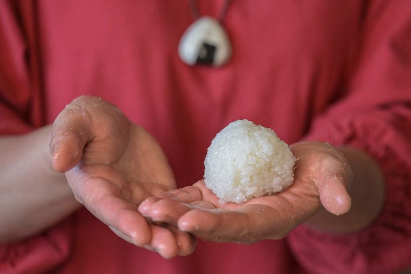 Onigiri Sedang Tren di Jepang, Orang Rela Antre hingga 8 Jam!