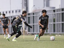 Paul Munster Minta Pemain Persebaya Tak Remehkan Persita dalam Lanjutan Liga 1