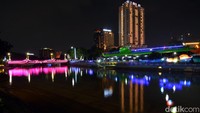 Potret keindahan Jembatan Kalimas Gubeng yang berdekatan dengan Monumen Kapal Selam.