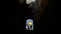 Seperti diketahui pasukan pendudukan Israel terus memberlakukan pembatasan ketat terhadap Masjid Al Aqsa dan Kota Tua Yerusalem selama empat bulan berturut-turut. Hal ini menyebabkan jemaah kesulitan masuk masjid.  
