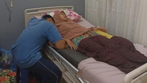 Reni Juliantika mengalami keguguran kandungan akibat kelelahan seusai bertugas sebagai anggota kelompok panitia pemungutan suara (KPPS) di Kelurahan Tanjung Karang, Kecamatan Sekarbela, Kota Mataram, NTB.  (Foto: istimewa)