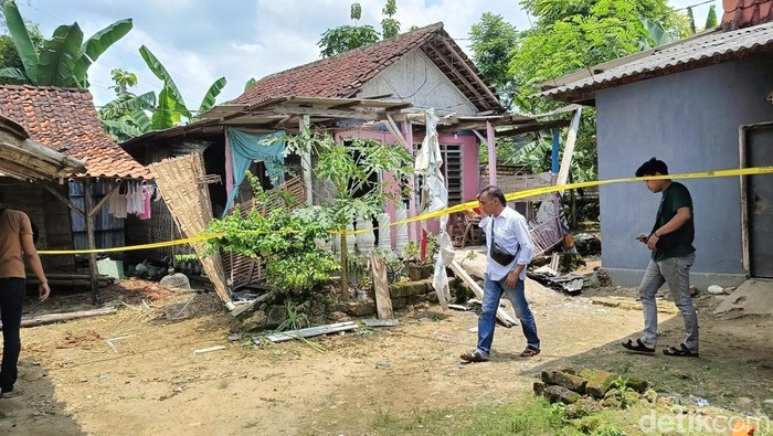 rumah ketua kpps di pamekasan rusak dilempar bondet