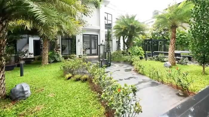 Rumah Mewah Bos Skincare Dokter Reza Gladys Rumah Mewah Bos Skincare Dokter Reza Gladys
