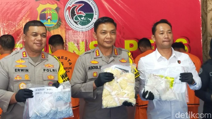 Satnarkoba Polresta Bandar Lampung mengungkap kasus peredaran narkoba jaringan Provinsi Riau.