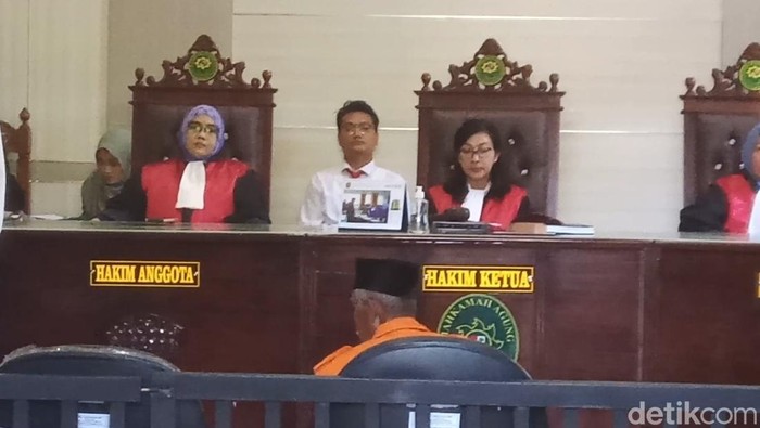Zaenal arifin terdakwa kasus KDRT yang dilaporkan anak kandung sendiri jalani sidang lanjutan