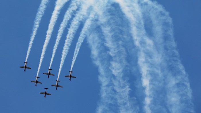 Indonesian Air Forces Jupiter Aerobatic Team performs in their KT-1B aircraft during an aerial flying display ahead of the Singapore Airshow at Changi Exhibition Centre in Singapore, February 18, 2024. REUTERS/Edgar Su