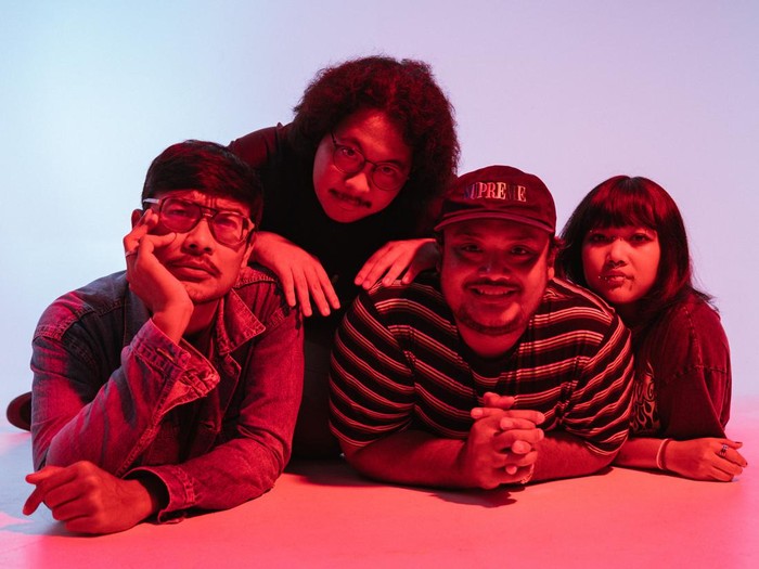 Sourmilk band Bali yang rilis single ke empatnya bertajuk SIKE.