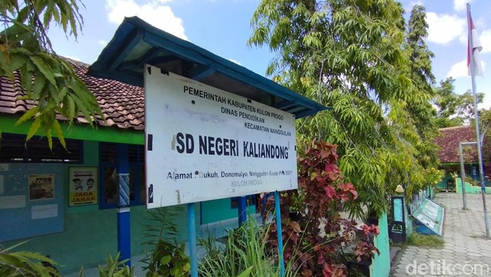 Suasana salah satu SD yang bakal terdampak pembangunan tol di Kulon Progo, Selasa (20/2).
