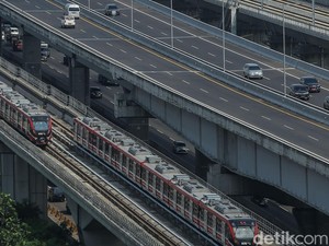 Di Atas Tol Layang MBZ, Aku Memacu Mobil Menentukan Masa Depan