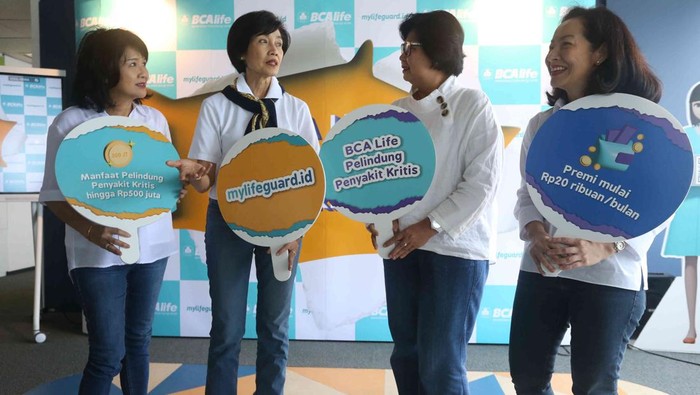 Direktur & Chief Distribution Officer (CDO) - Ibu Eva Agrayani, Presiden Direktur & Chief Executive Officer (CEO) - Ibu Christine Setyabudhi, Direktur & Chief Compliance Officer (CCO) - Ibu Sukawati Lubis, Chief Financial Officer (CFO) – Ibu Sheila Jamila Natadiningrat meluncurkan produk asuransi BCA Life Pelindung Penyakit Kritis di Jakarta, Selasa (20/2/2024).