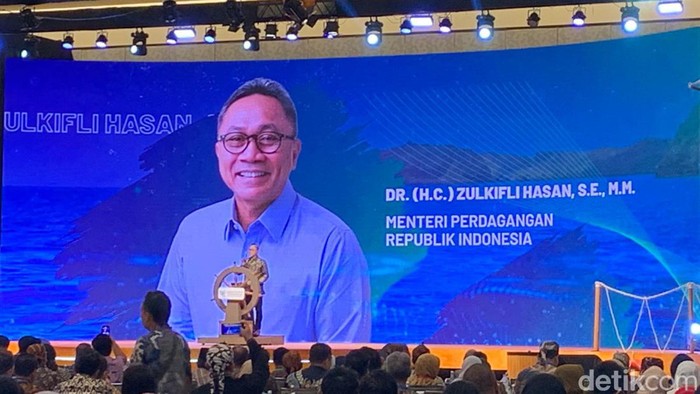 Menteri Perdagangan Zulkifli Hasan (Zulhas) mengumpulkan jajaran Kementerian Perdagangan (Kemendag) dalam rapat kerja tahunan yang digelar di Semarang, Jawa Tengah pada 20-21 Februari 2024.