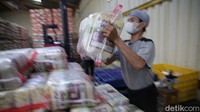 Mekanisme pengiriman akan dilakukan secara bertahap sesuai kebutuhan wilayah masing-masing. 