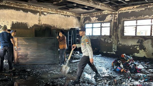 2 Ruangan Gedung SD di Blitar Hangus Terbakar, Siswa Belajar di Rumah
