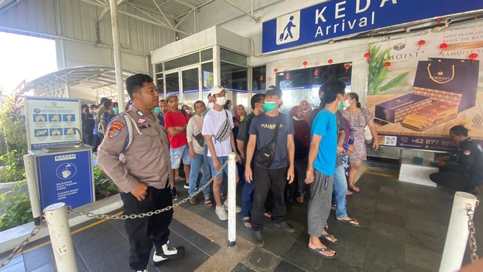 71 orang PMI dideportasi dari Malaysia melalui Pelabuhan Internasional Batam Center pada Selasa (21/2).(istimewa)