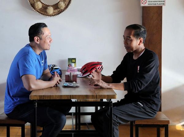 Momen Seru AHY Kulineran di Berbagai Daerah Bareng Jokowi dan Gibran