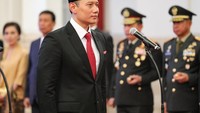 Agyus Yudhoyono yang akrab dipanggil AHY ini resmi dilantik oleh Presiden Jokowi menjadi Menteri ATR, hari ini (21/2). Anak dari Susilo Bambang Yudhoyono ini juga aktif kulineran di berbagai daerah. Foto: Instagram @agusyudhono