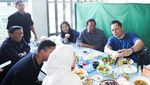 Momen Seru AHY Kulineran di Berbagai Daerah Bareng Jokowi dan Gibran