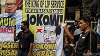 Imbas adanya aksi ini, Jl Imam Bonjol di kawasan KPU ditutup total.