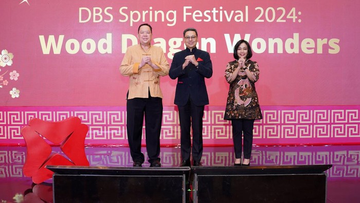 (Ki-ka) Head of Consumer Banking PT Bank DBS Indonesia Melfrida Gultom, Presiden Direktur PT Bank DBS Indonesia Lim Chu Chong, Head of Institutional Banking Group PT Bank DBS Indonesia Kunardy Lie dalam acara 