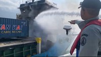 Kapten kapal segera menghubungi kapal terdekat yakni Catamaran 508 milik Bakamla RI. Mengetahui hal tersebut, pihak Bakamla RI segera menuju koordinat 01° 09 592 N 103°57 096 E, untuk mengevakuasi kapal tersebut. Pada pukul 14.55 WIB, Catamaran 508 tiba di lokasi kejadian dan langsung mengevakuasi ABK dari KM Alexindo 8 untuk diberikan pertolongan.