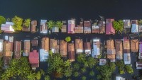 Foto udara banjir menggenangi kawasan permukiman di Desa Sungai Bungur, Muaro Jambi, Jambi, Selasa (20/2/2024).