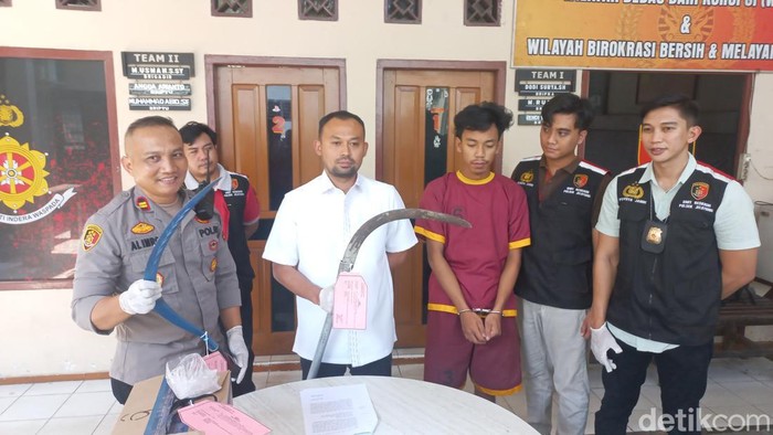 Barang bukti tawuran berdarah di Jambi.
