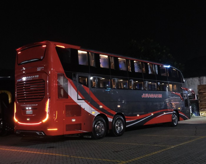 Bus double decker terbaru PO Juragan99 Trans
