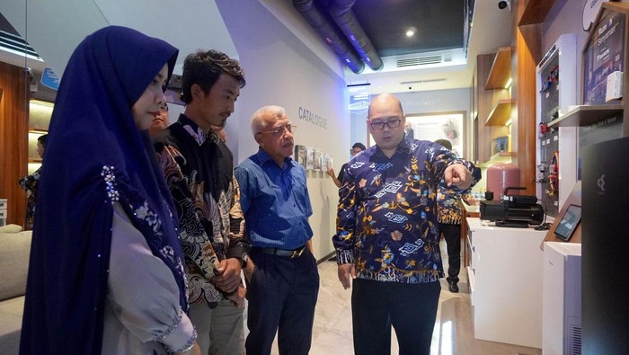 Daikin Proshop Medan Layani Kebutuhan Pendingin Ruangan Premium PT Daikin Airconditioning Indonesia terus ber ekspansi mengembangkan pemasaran lini produk AC Home Central sebagai solusi pendingin udara yang fokus pada hunian premium dan bangunan light commercial.