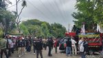 Masa AMI Demo Kantor Bawaslu Surabaya