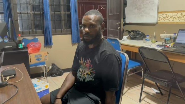 Satgas Damai Cartenz menangkap anggota kelompok kriminal bersenjata (KKB) bernama Epson Nirigi di Timika, Kabupaten Mimika, Papua Tengah.